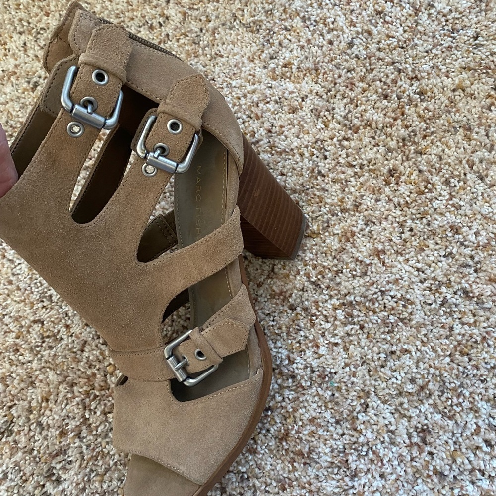 Almost new Ladies sandal with heel size 8 tan Marc Fisher